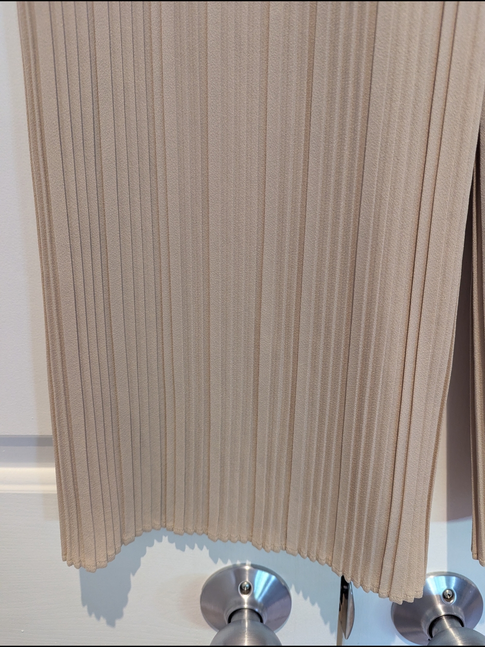 Uniqlo Pleated Straight Leg Pants Beige Tan Minimalist Quiet Luxury Boho S/M - Picture 3 of 8